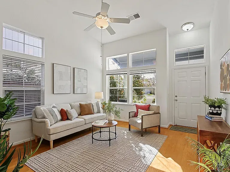 3 bed, 2.5 bath, 1425 sqft, $3,000 — Photo 2