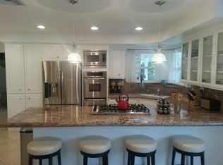 4725 Degovia Ave, Woodland Hills, CA 91364