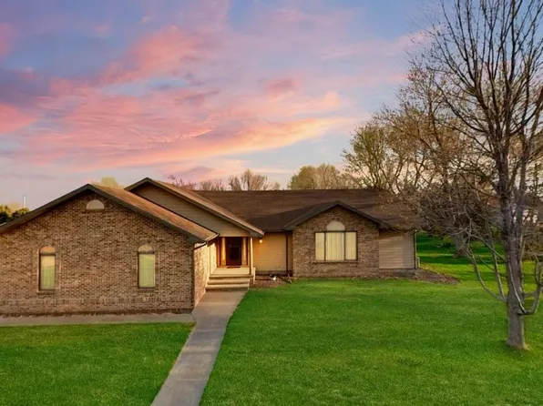 1019 Grisham Dr, Gibbon, NE 68840