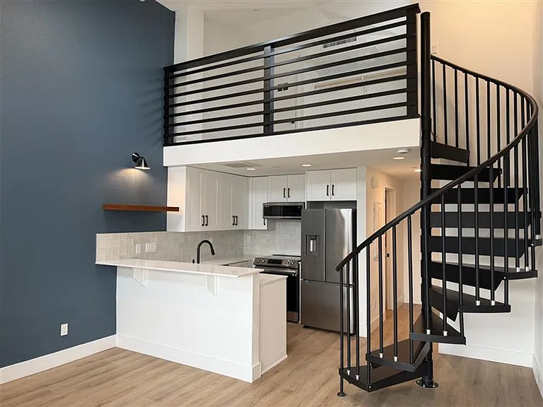 Girard Lofts — Photo 6