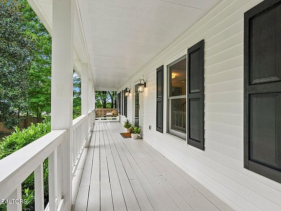 3rd image of 405 Midshipman Ln