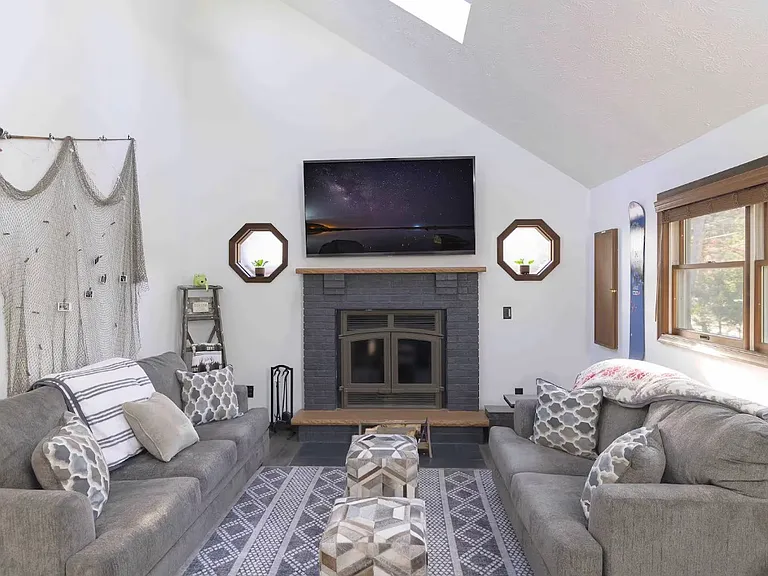 1188 Alpine Dr — Photo 4