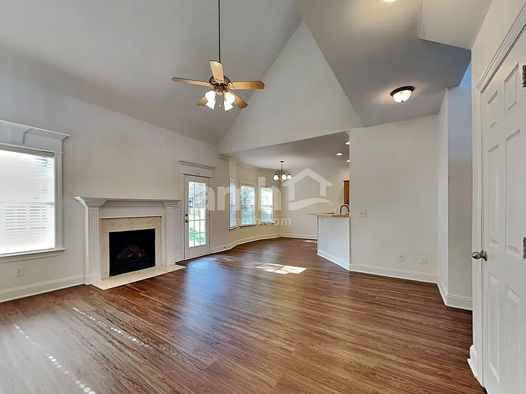 5125 Macarthur Ave — Photo 8