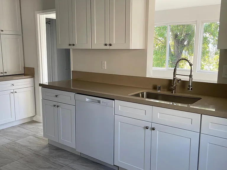 4803 Lowell Ave — Photo 5