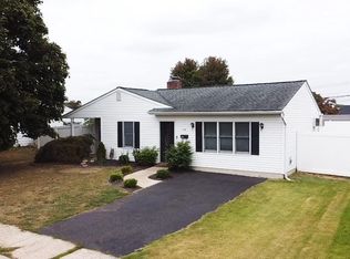 20 Palm Ln, Levittown, PA 19054