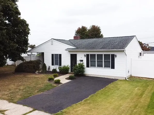 20 Palm Ln, Levittown, PA 19054