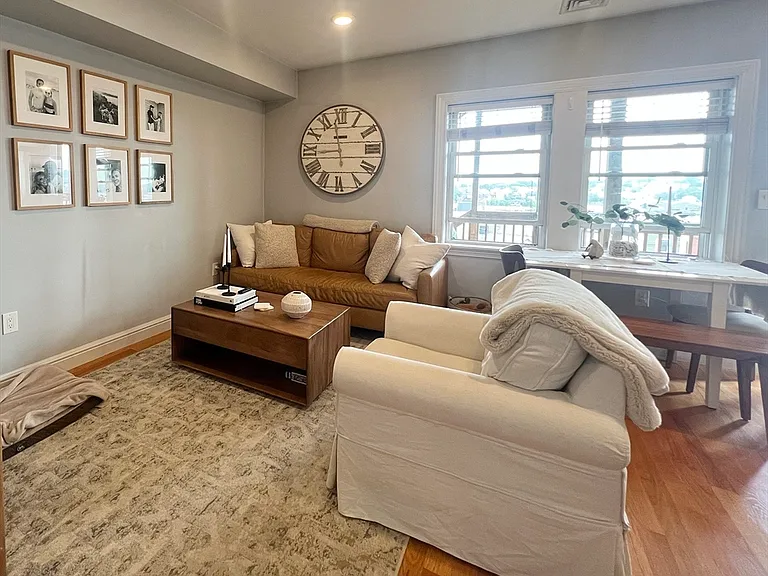 214 E Eagle St #6 — Photo 4