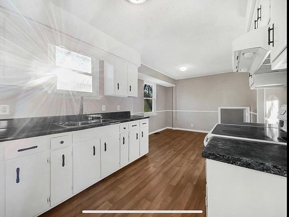 2nd image of 433 Rockwood Dr