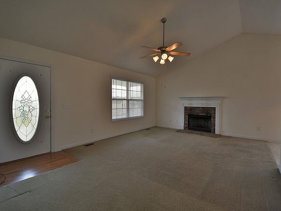 3rd image of 40 Aspen Dr
