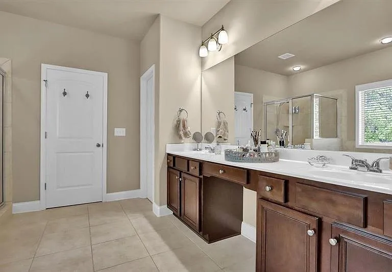 4960 Wilshire Xing — Photo 12