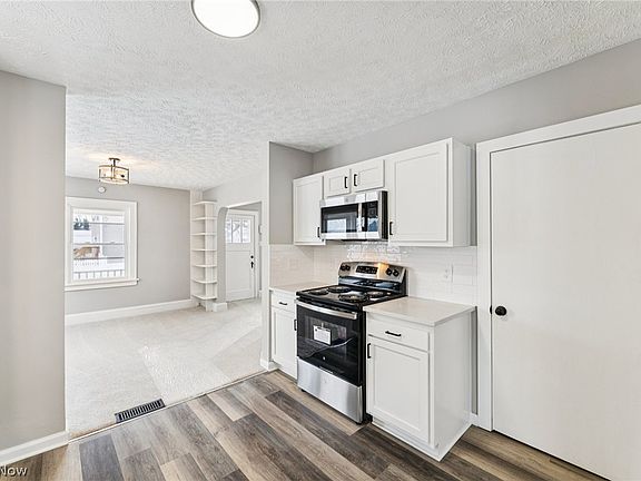 4th image of 279 Birchwood Ave