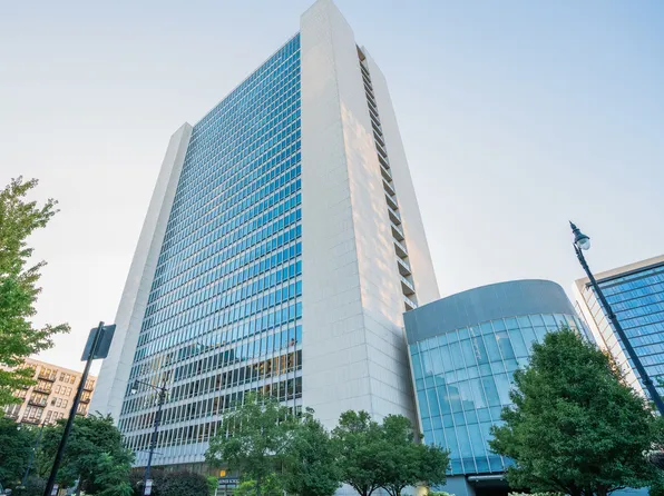 500 W Superior St Unit 2401, Chicago, IL 60654