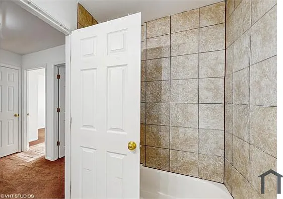 3 bed, 1000 sqft, $2,100 — Photo 1