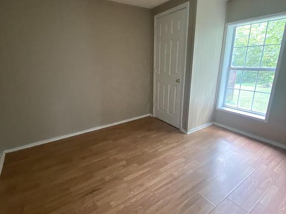 3rd image of 1831 Browning St