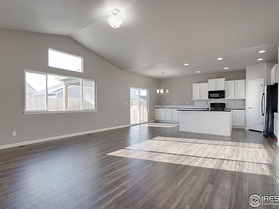 4th image of 875 Pioneer Dr