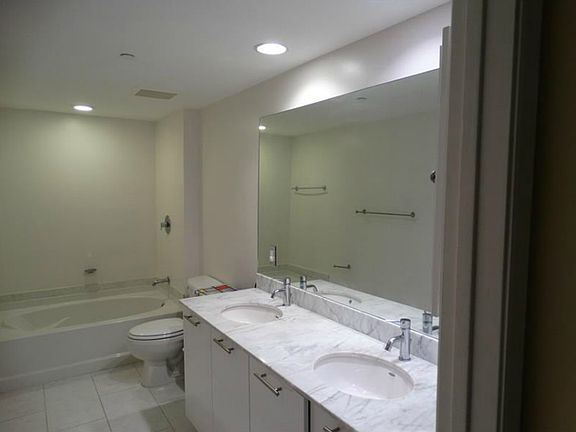 3rd image of 951 Brickell Ave APT 407