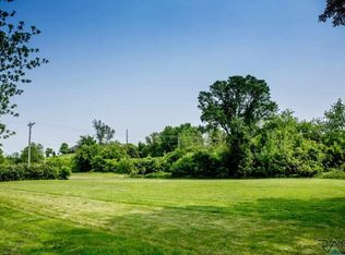 7305 W 12th St, Sioux Falls, SD 57106