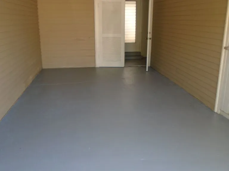 1105 Myrtle Ln — Photo 2