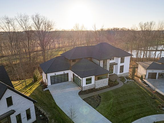 5th image of 1575 Forest Hills Dr