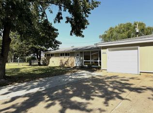 1314 Hartford Ave, Salina, KS 67401