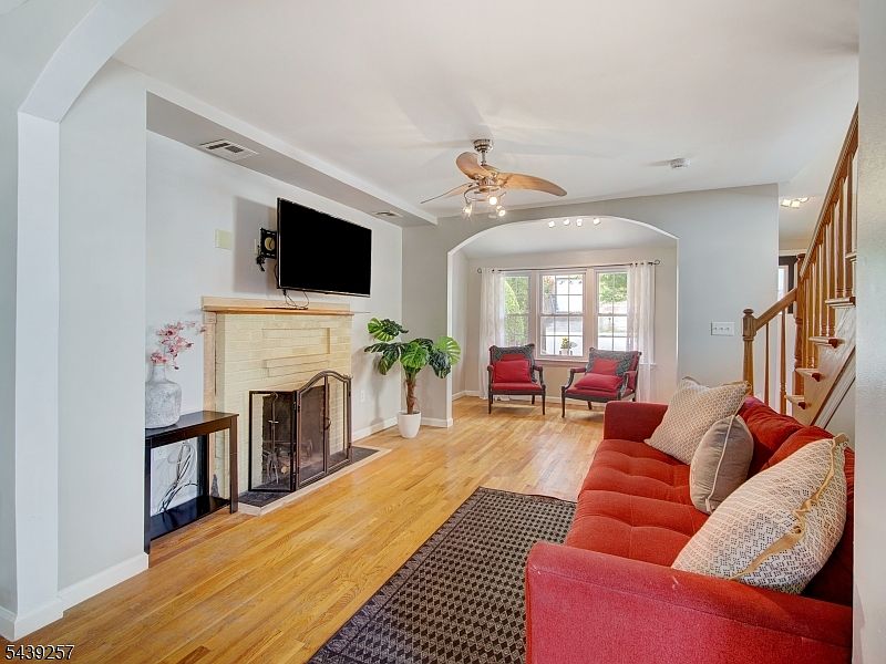 1st image of 8 Pine St