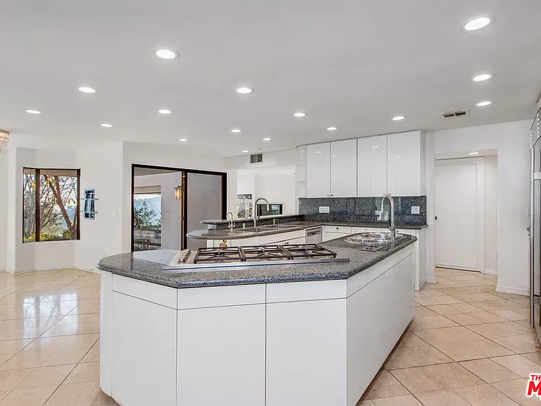7940 Vulcan Dr — Photo 31