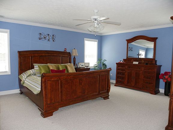 4th image of 1922 Kingfisher Dr