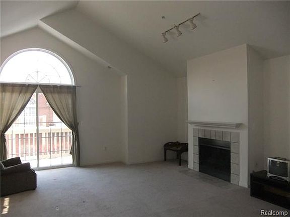 4th image of 28259 Carlton Way Dr #1