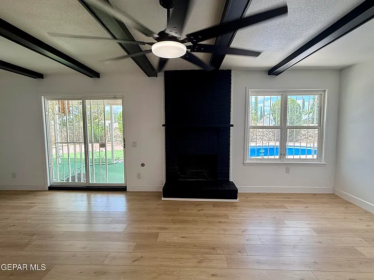 1649 Lomaland Dr — Photo 12