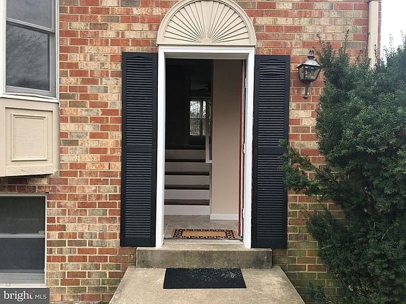 2nd image of 111 Dunsford Ct