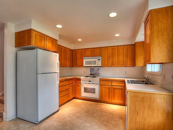 5th image of 921 NW Lanai Loop