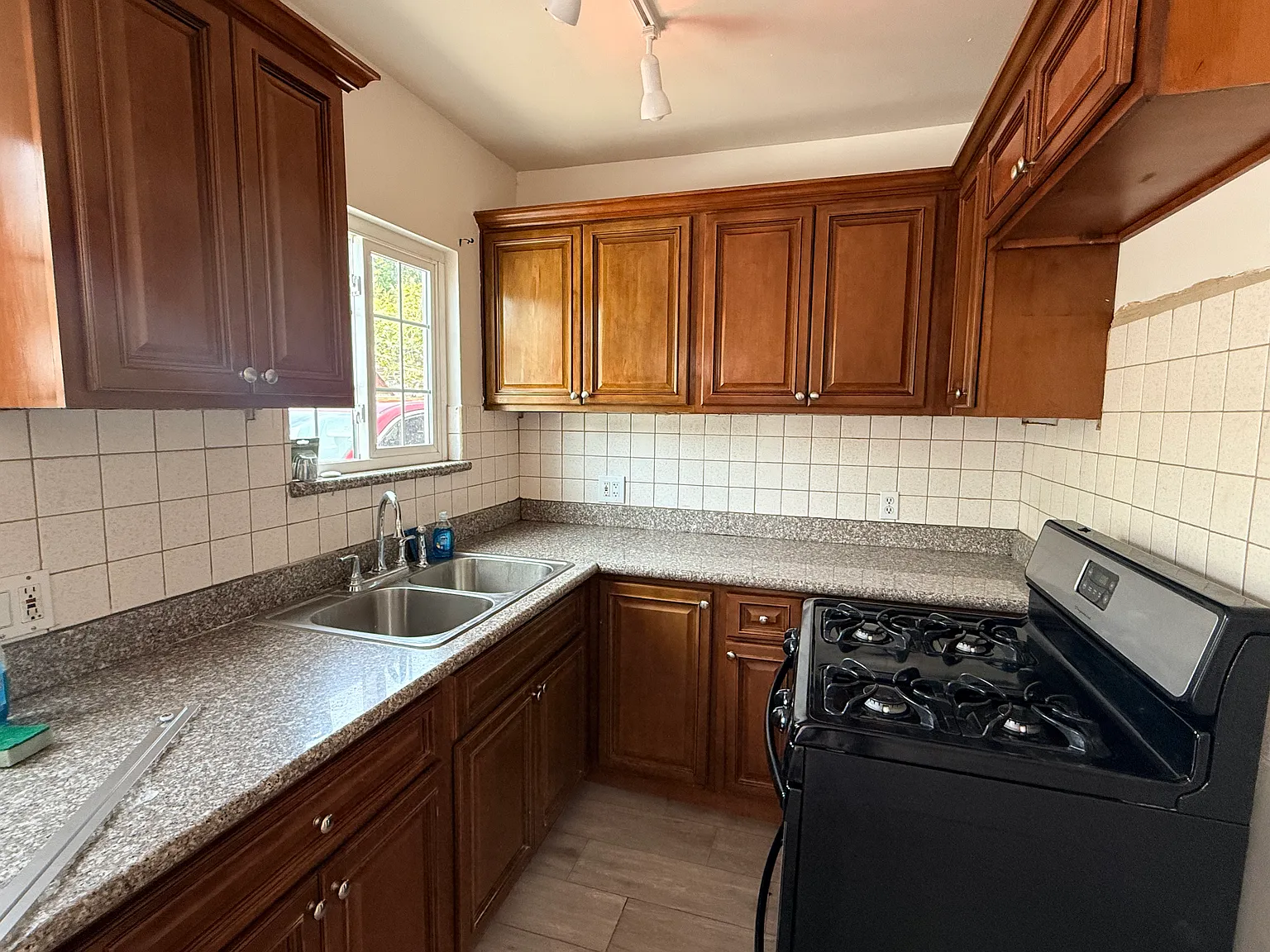 2 bed, 650 sqft, $2,000 — Photo 4