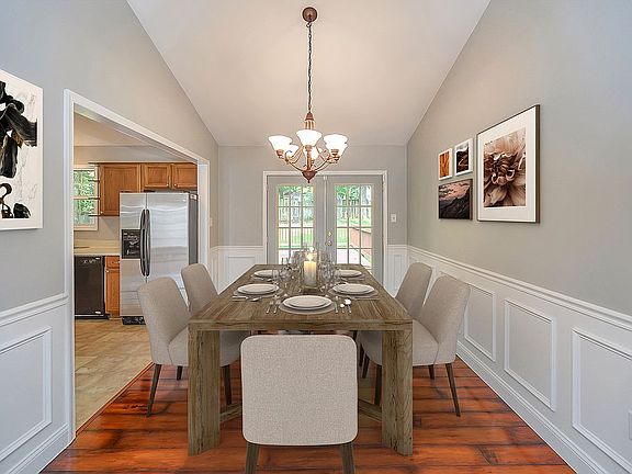 3rd image of 21 Parkwood Ct