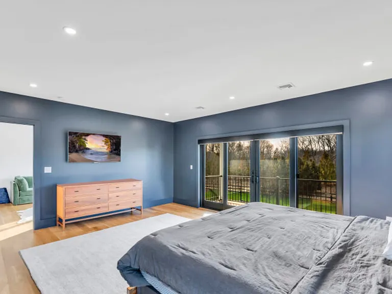 945 Royalton Row — Photo 9