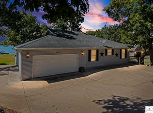 28233 Oxbow Dr, Warsaw, MO 65355