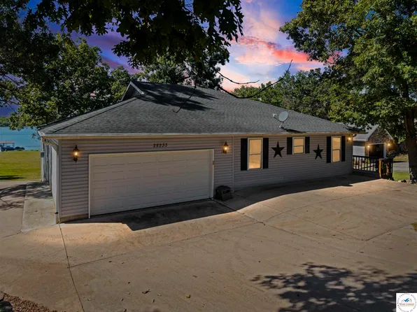 28233 Oxbow Dr, Warsaw, MO 65355