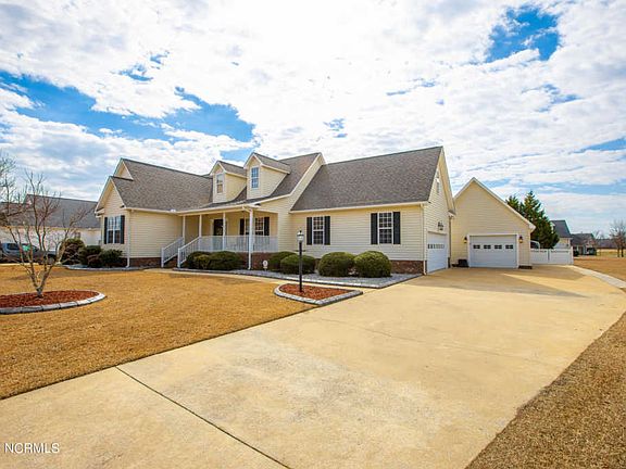 2nd image of 2628 Plumosa Dr
