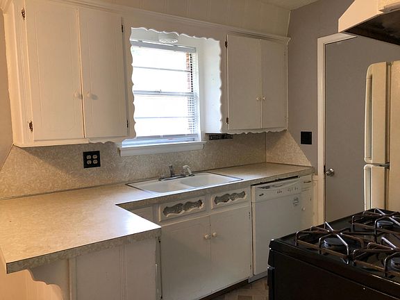 2nd image of 710 Richmond Dr