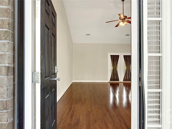 4th image of 110 Austin Way