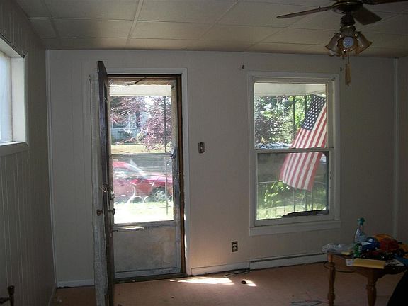 4th image of 410 Pearl St