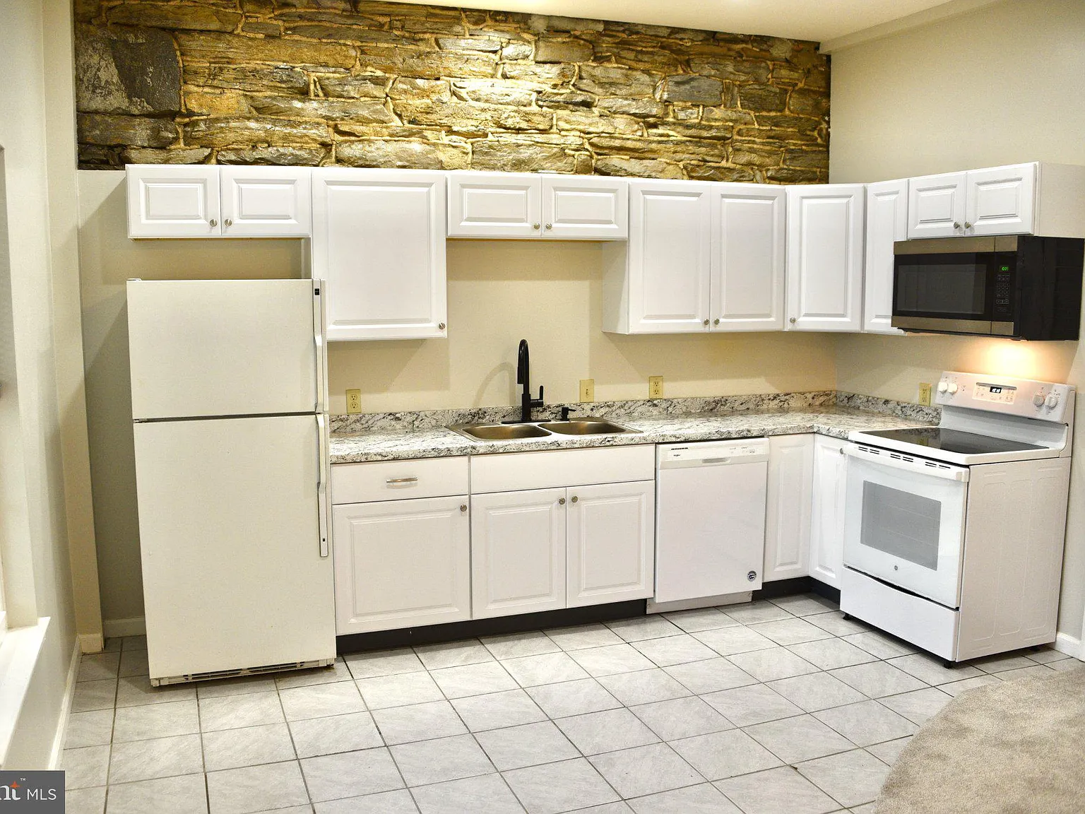 2 bed, 1.0 bath, 756 sqft, $1,625 — Photo 4