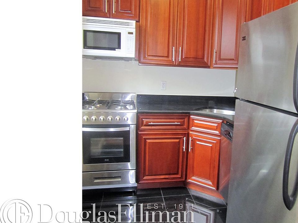 1st image of 150 W 47th St APT 4A