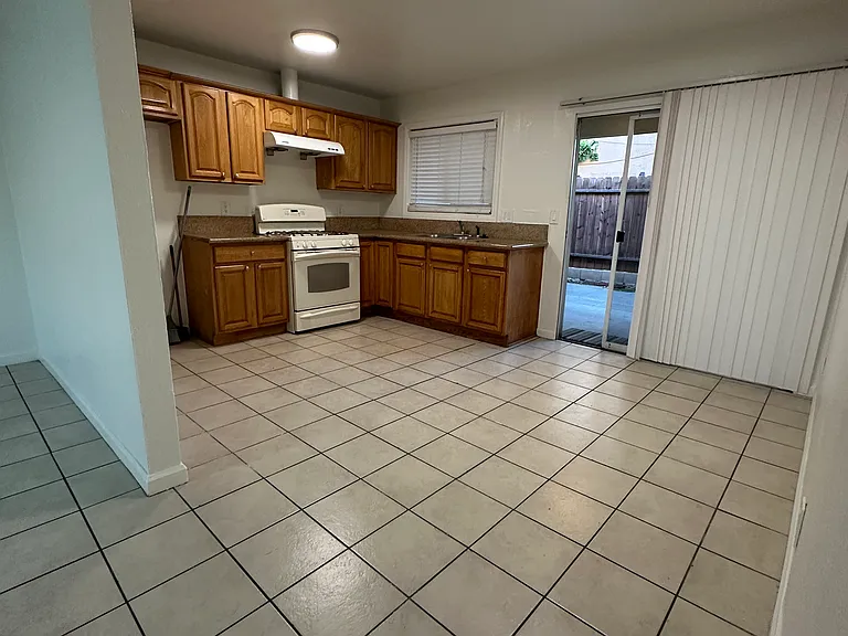 1064 Waters Ave #3 — Photo 14