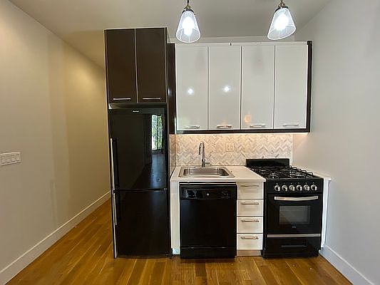 3rd image of 865 Grand St #3F