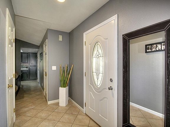 4th image of 2826 Leslie Ln