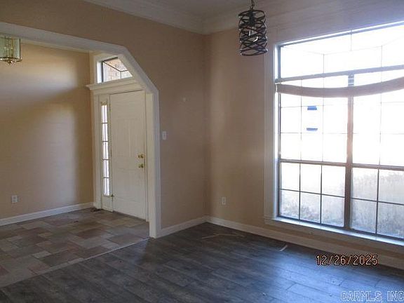 5th image of 110 Montpellier Dr