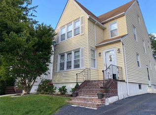 87 Amherst Rd, Valley Stream, NY 11581