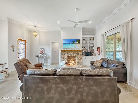 4th image of 607 Wild Horse Ln