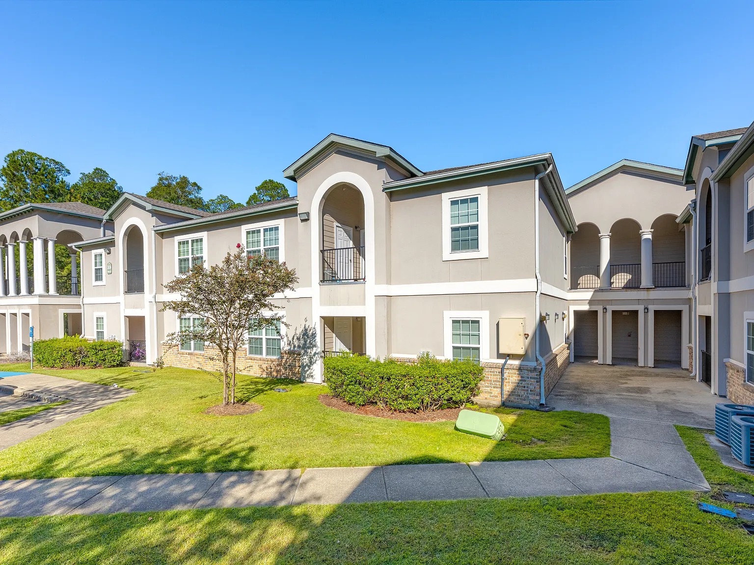 Pine Crest Apartments — Photo 3