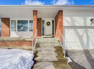 8 Hemingway Cres, Markham, ON L3R 2A4